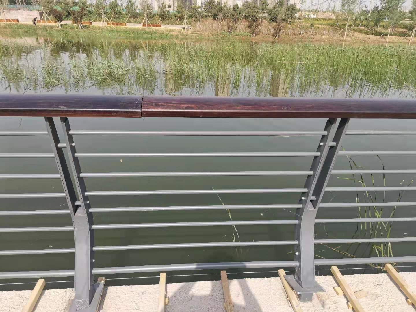 鞍山市桥梁防撞护栏铝合金护栏 - 价格